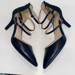 Liz Claiborne size 10 mid heel with ankle straps